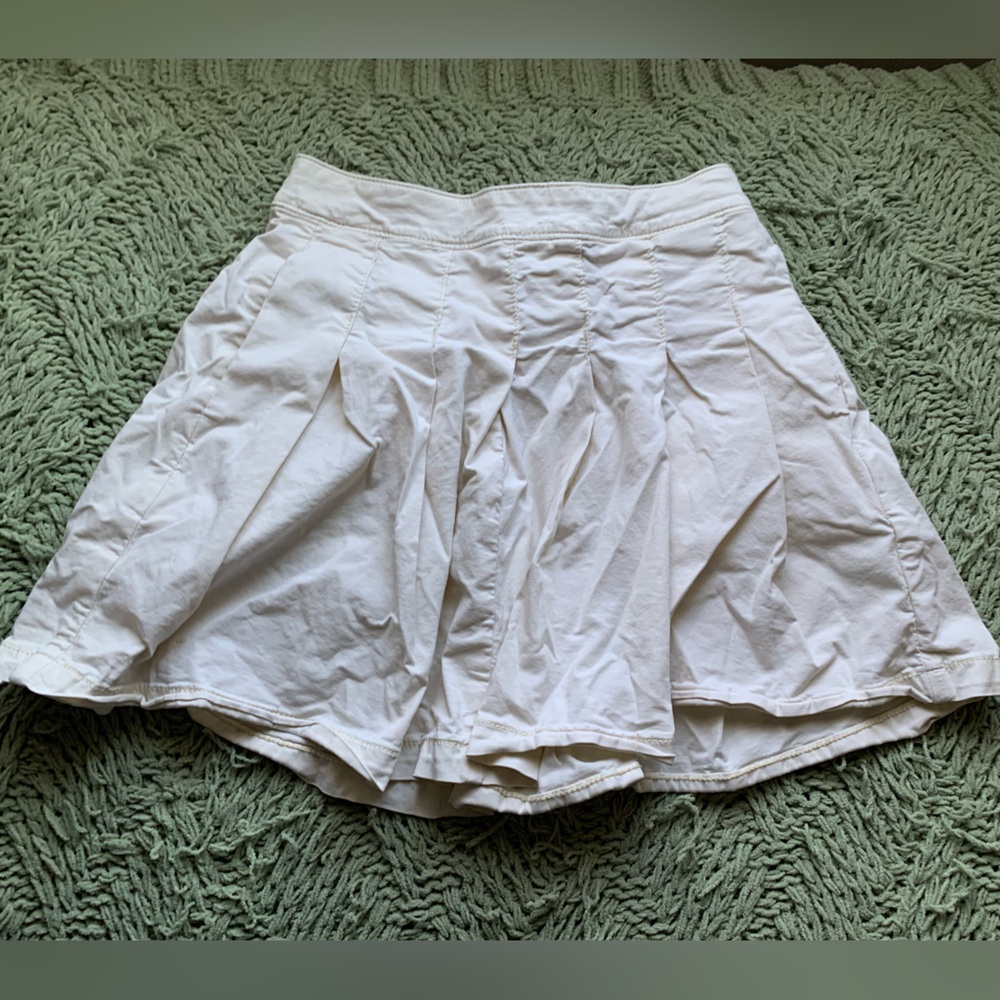 American Eagle cream pleated skirt, size 0